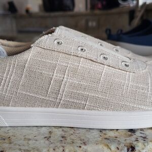 REVITALIGN Textured Cream Sneakers